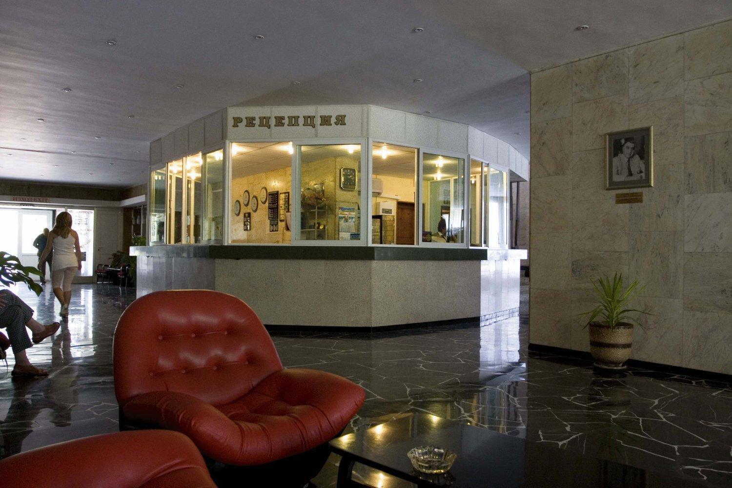 International Home Of Scientists Joliot Curie 圣君士坦丁和海伦那 外观 照片