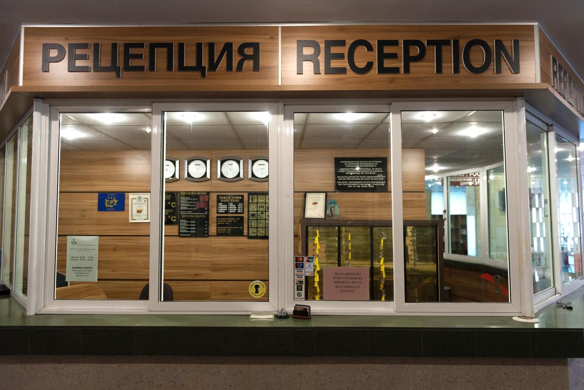 International Home Of Scientists Joliot Curie 圣君士坦丁和海伦那 外观 照片