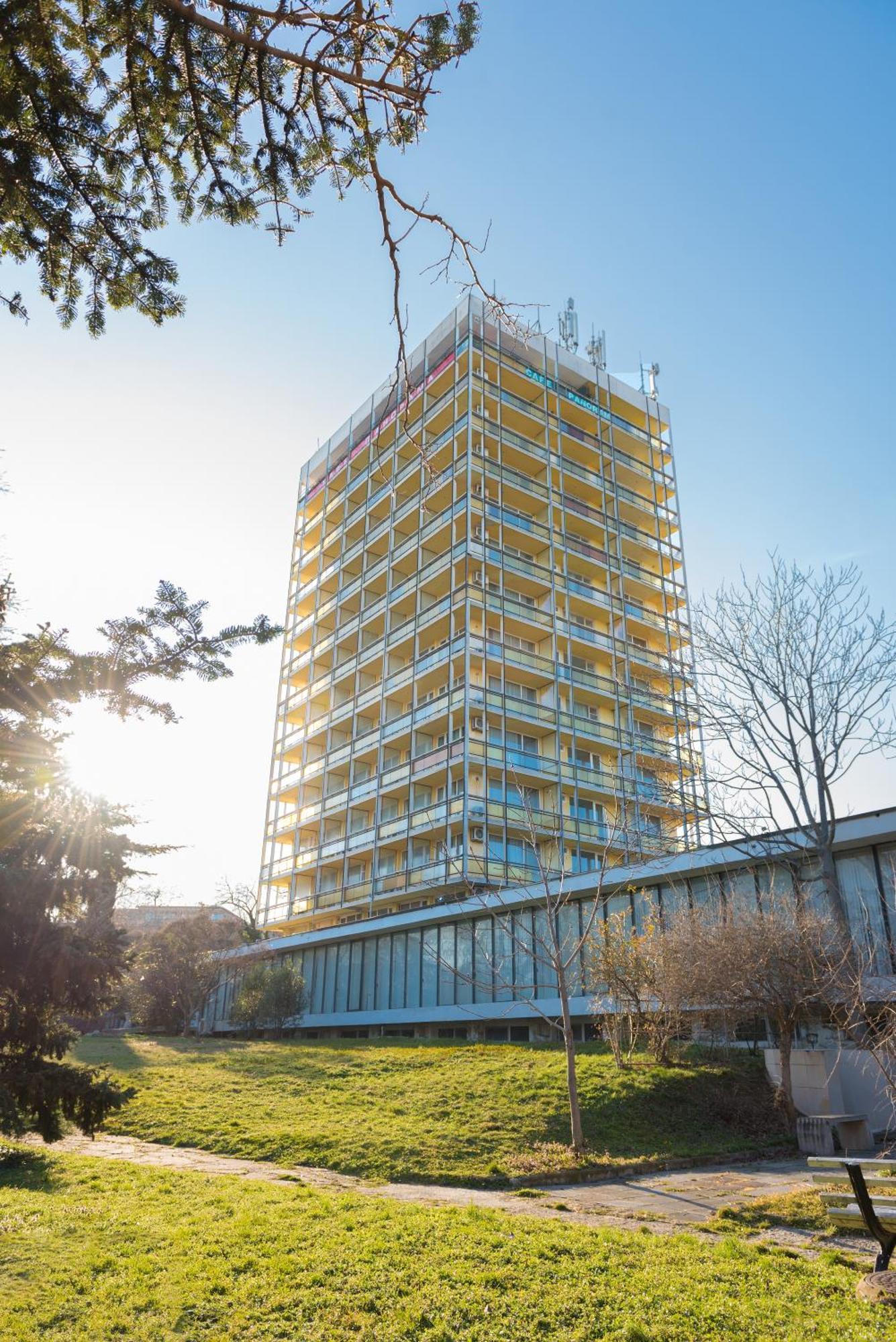 International Home Of Scientists Joliot Curie 圣君士坦丁和海伦那 外观 照片